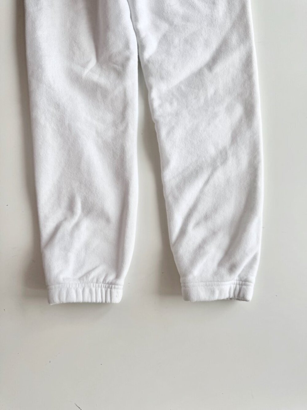 Aritzia TNA White Cozy Fleece Mid Rise Perfect Fit Jogger Sweatpants, Size XS - Picture 7 of 15